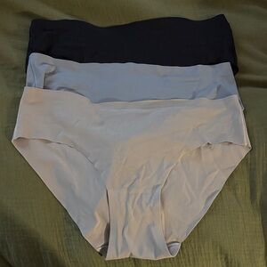 Lululemon invisiwear panty bundle of 3 size M